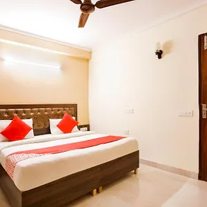 3* Hotel Oyo Kartik House Near Delhi Airport